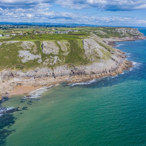 Private Bell Jet Ranger Helicopter Tours over South Wales for up to Four Passengers Private Bell Jet Ranger Helicopter Tours over South Wales for up to Four Passengers